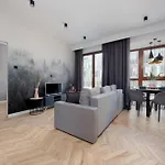 Tasteful Apartment With Parking By Noclegi Renters